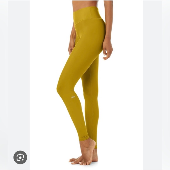 Alo Yoga  High-Waist Airlift Legging - Chartreuse. XXS. Never worn - Picture 3 of 8